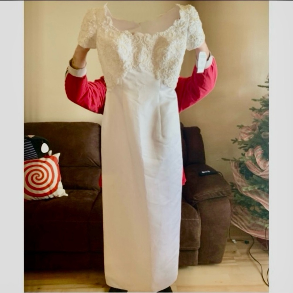 Elegant White Lace Wedding Dress by Amy Lee Hilton Bridal Size 4 - Picture 3 of 15